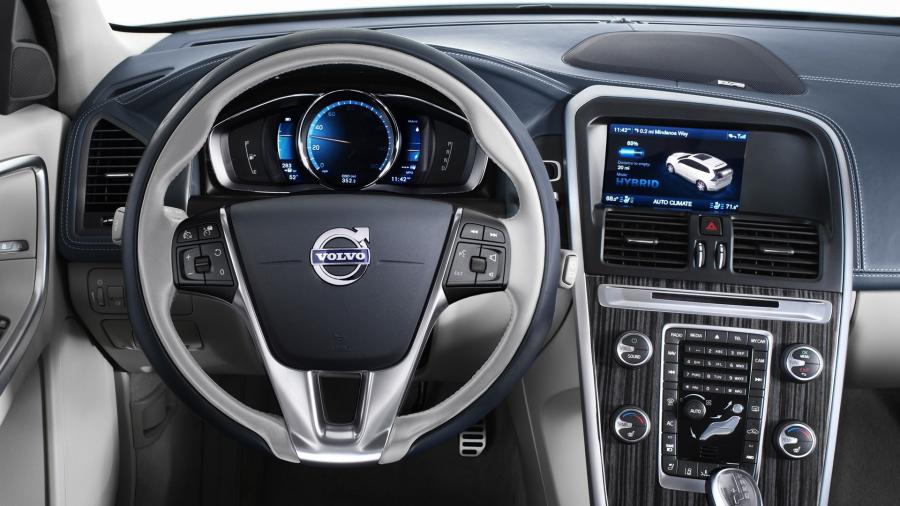 Панель приборов Volvo XC60 Plug-in Hybrid Concept 2012 года  (фото 9 из 20)